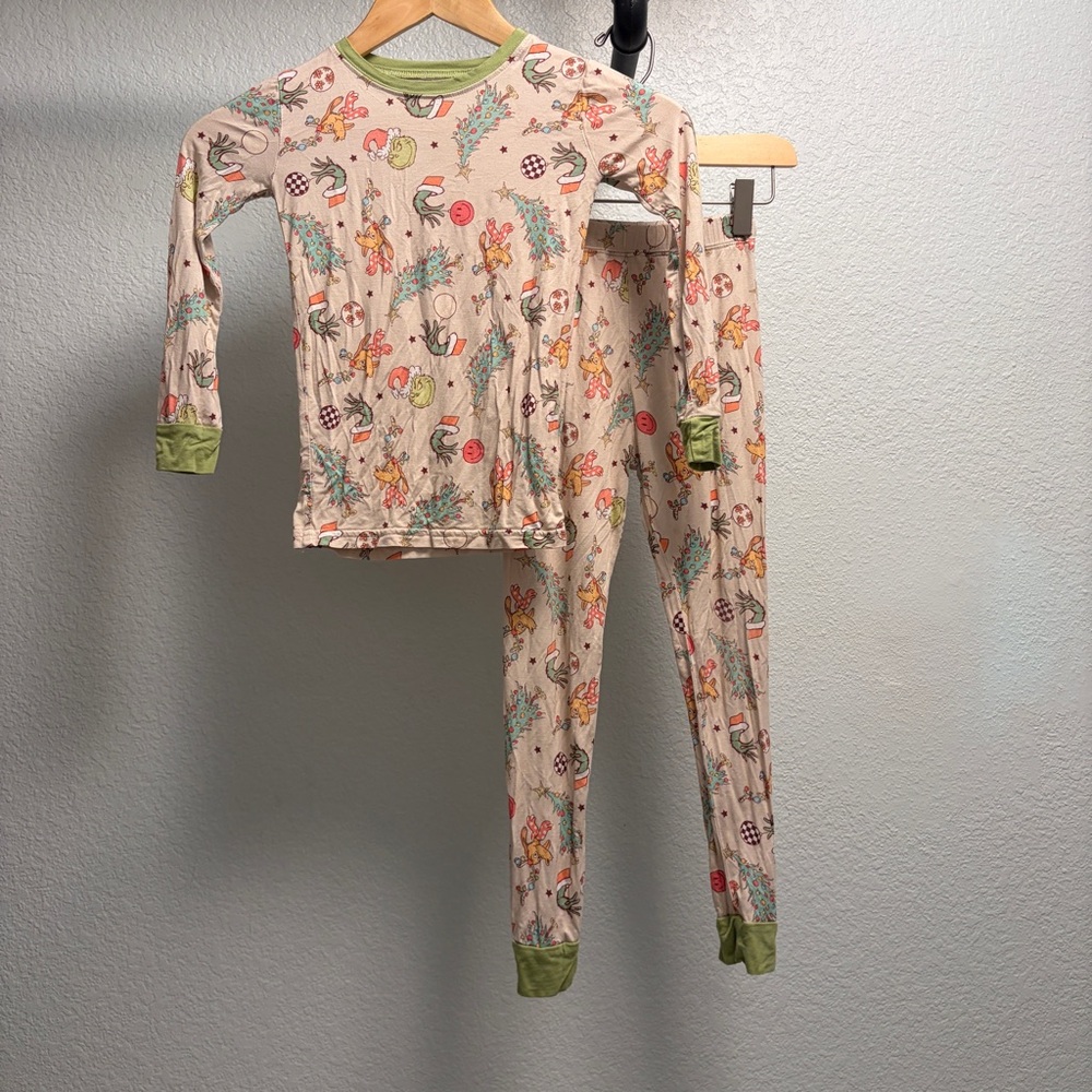 The Grinch 2 piece Bamboo Pajama Set Youth Size 5T long sleeve top and pants